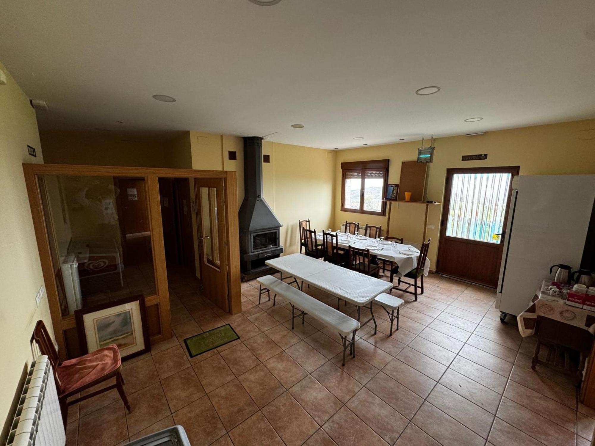 Albergue De Peregrino Cruz De Fierro Фонсебадон Екстериор снимка