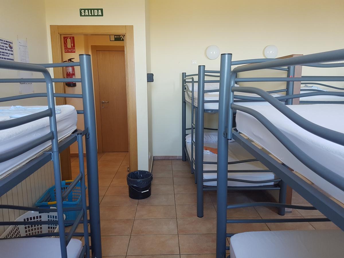Albergue De Peregrino Cruz De Fierro Фонсебадон Екстериор снимка