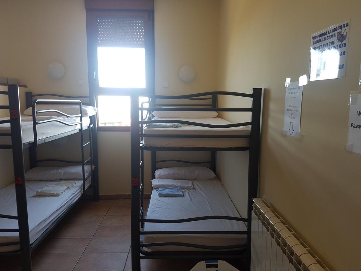 Albergue De Peregrino Cruz De Fierro Фонсебадон Екстериор снимка